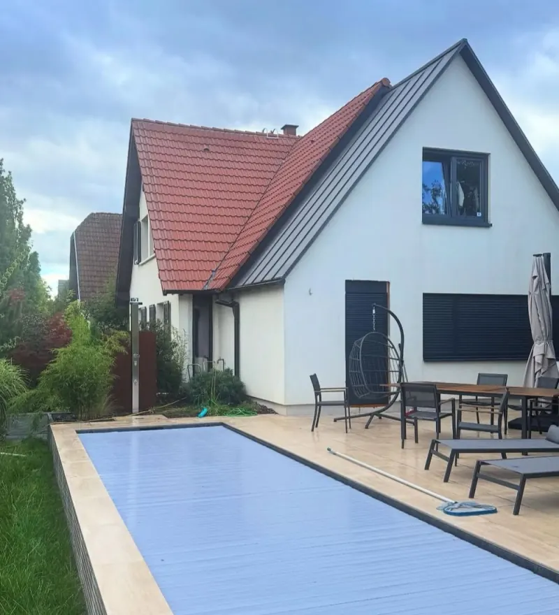 APRÈS — même villa après nettoyage + hydrofuge